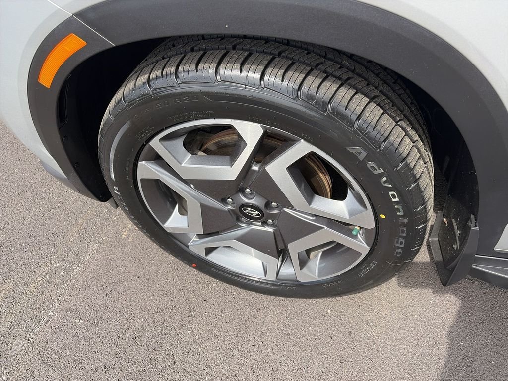 Used 2024 Silver Hyundai SEL image 10