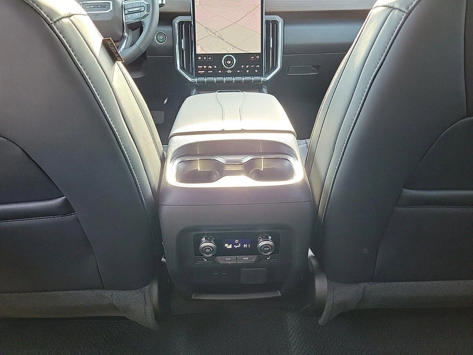 2026 GMC Acadia Denali - Photo 10