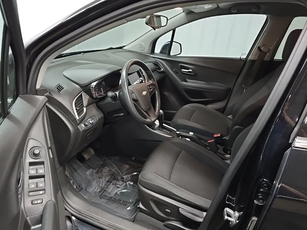 Used 2020 MOSAIC BLACK METALLIC Chevrolet LT image 28