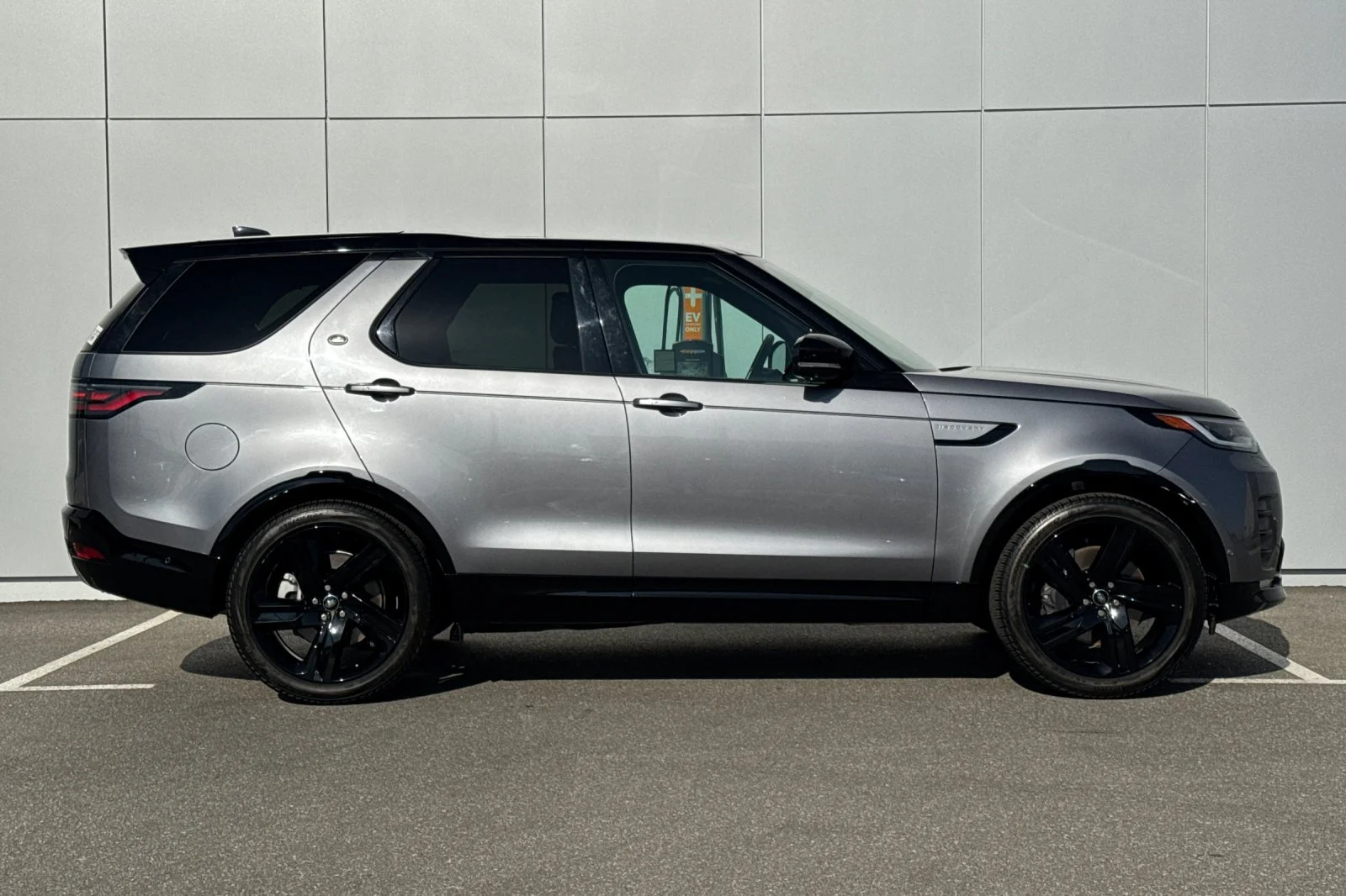 Certified Used 2025 Gray Land Rover Dynamic SE image 6