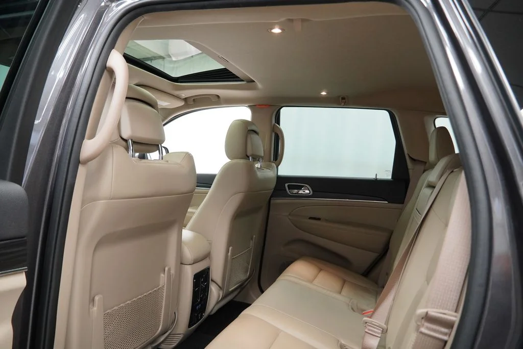 Used 2021 Gray Jeep Limited image 24