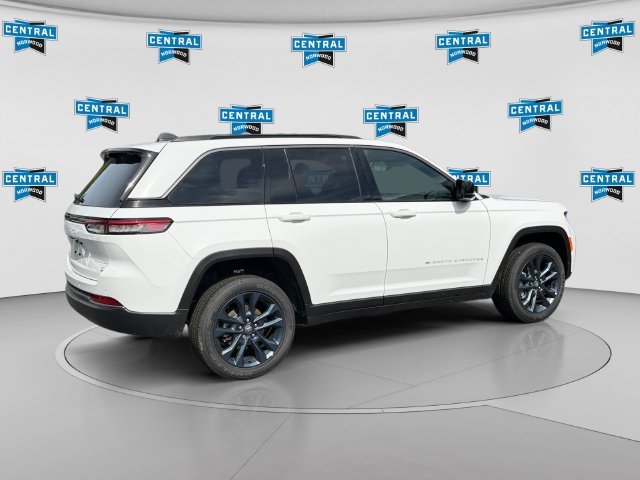 New 2026 Bright White Clear-Coat Exterior Paint Jeep  image 5