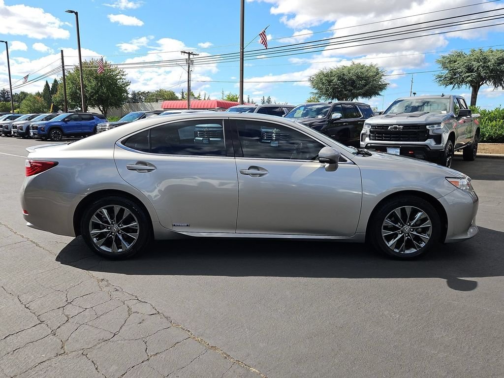 Used 2015 Silver Lexus 300h image 6