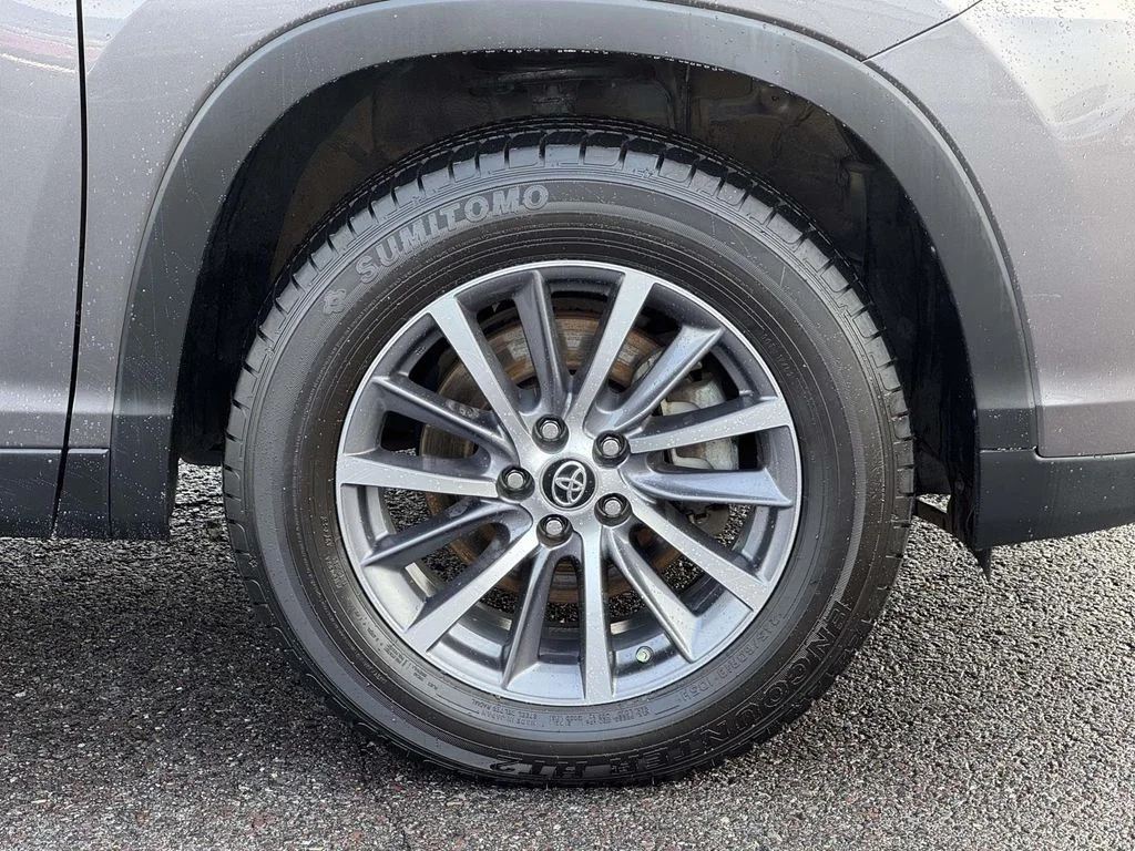 Used 2019 Gray Toyota XLE image 12