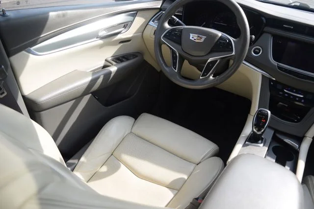 Used 2017 Cadillac XT5 Luxury with VIN 1GYKNBRS1HZ205239 for sale in Lebanon, OH