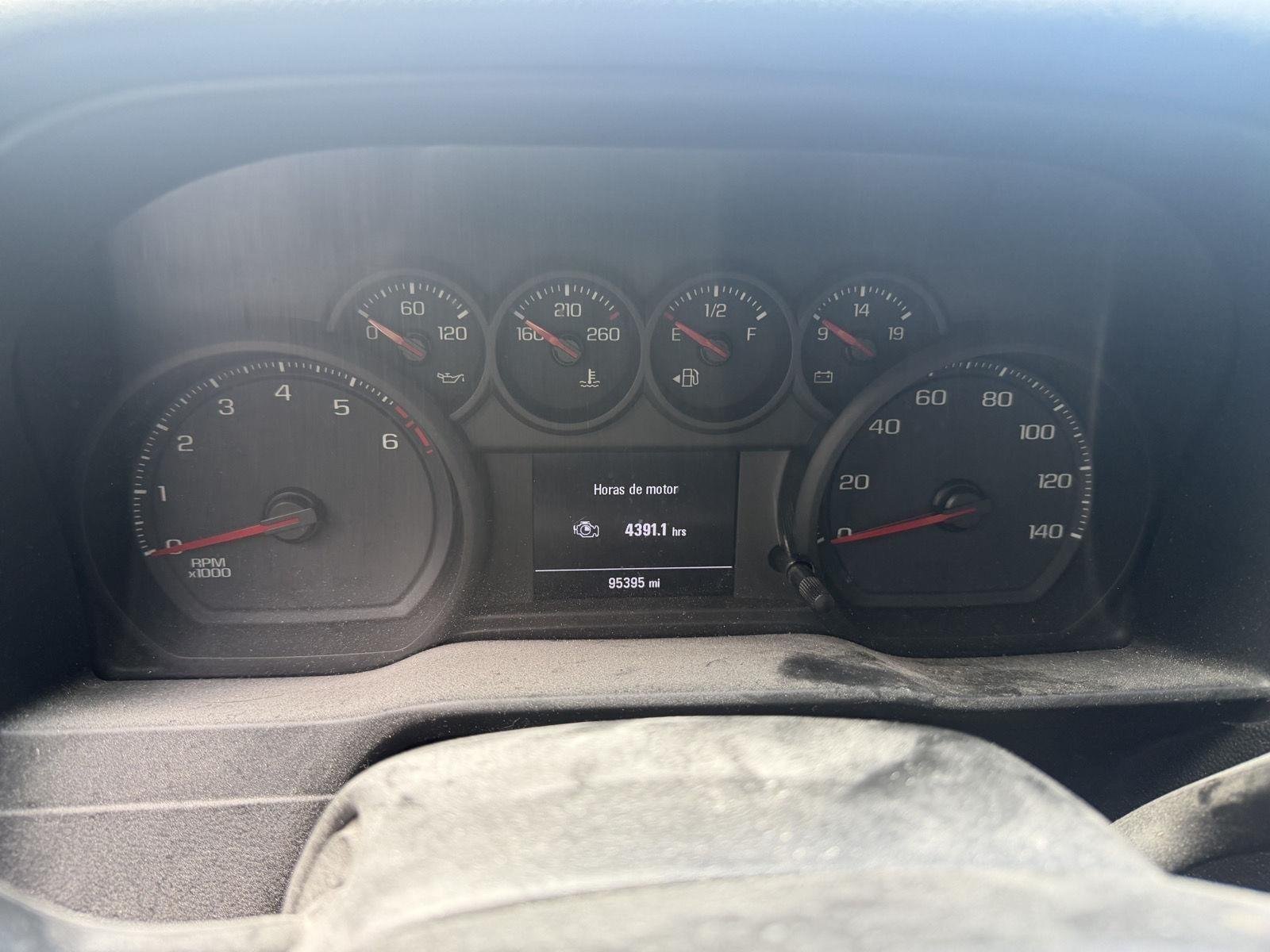 Used 2019 Silver Ice Metallic Chevrolet Custom image 3