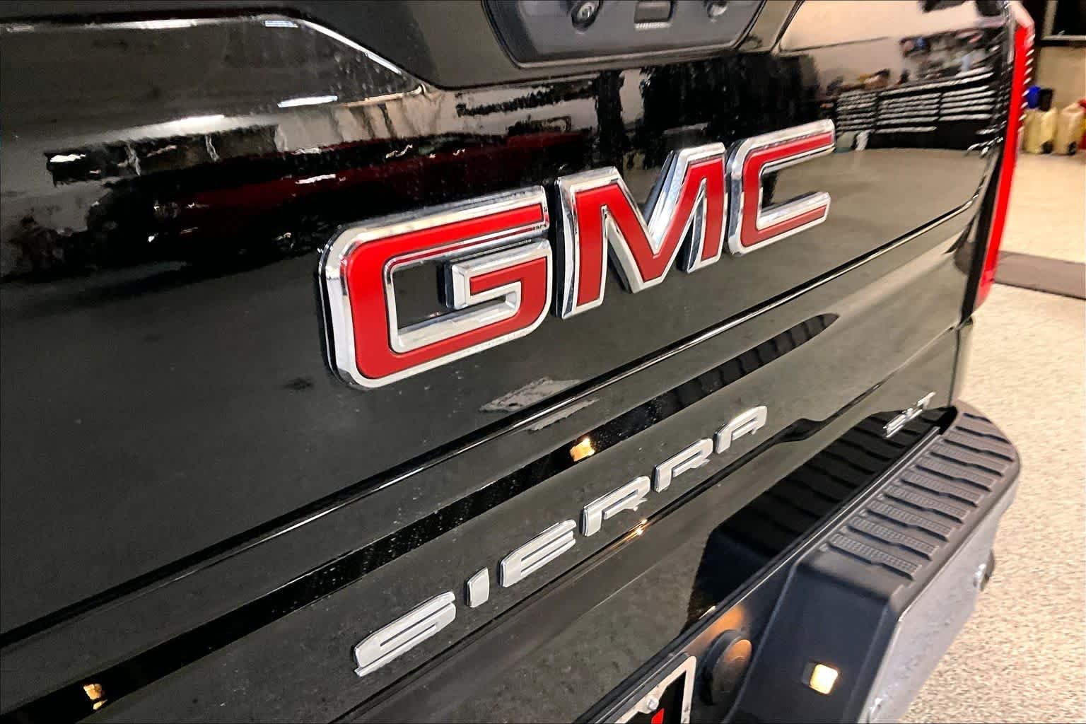 Used 2026 Onyx Black GMC SLT image 33
