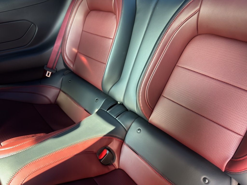 Used 2024 Rapid Red Metallic Tinted Clearcoat Ford GT Premium image 18