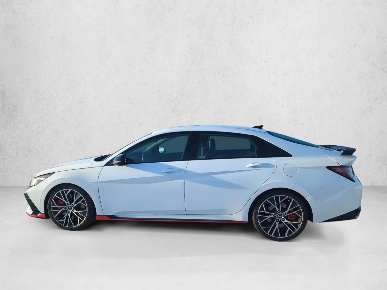 Used 2023 Ceramic White Hyundai  image 5