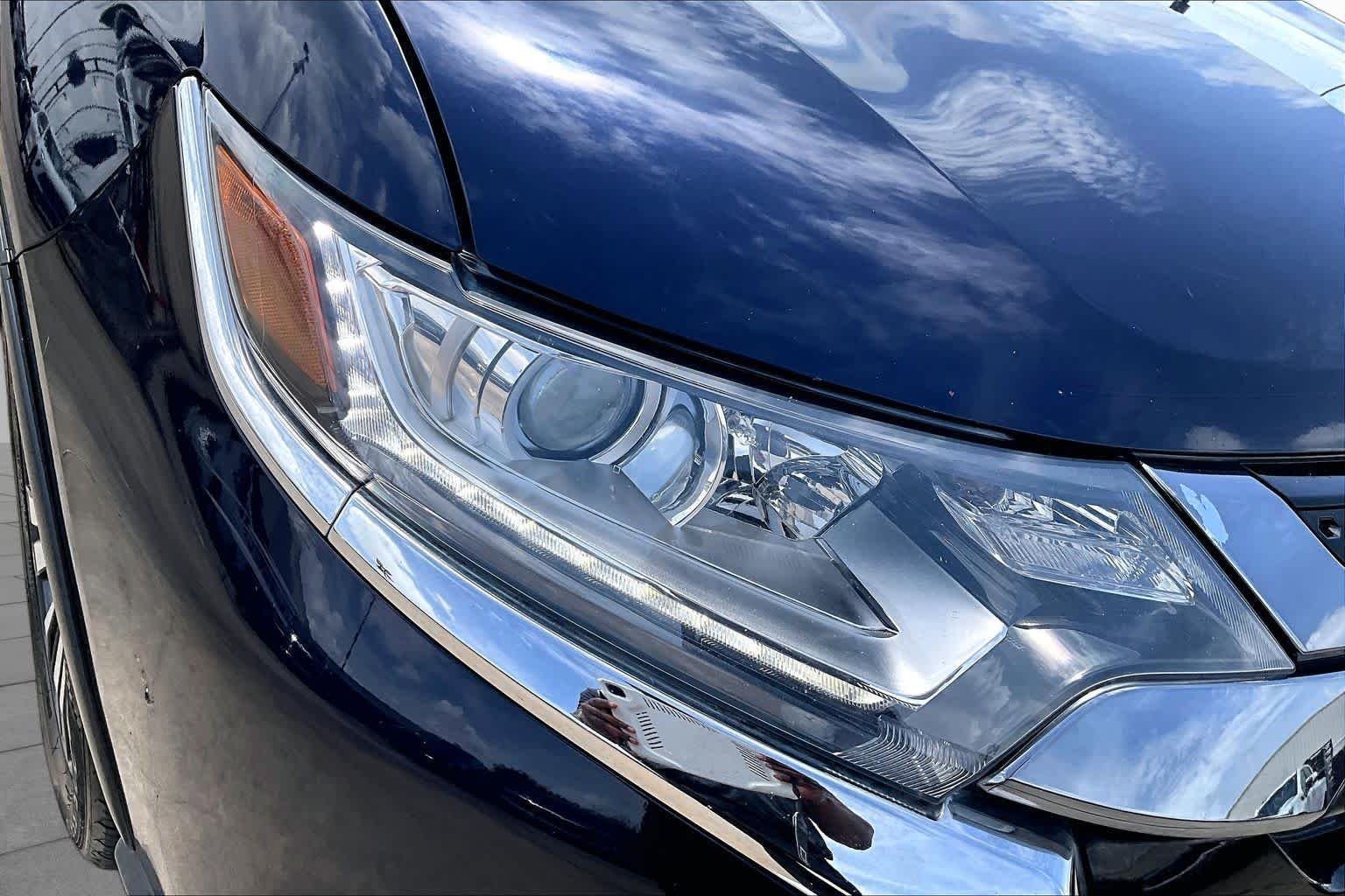 Used 2019 Cosmic Blue Metallic Mitsubishi SEL image 28