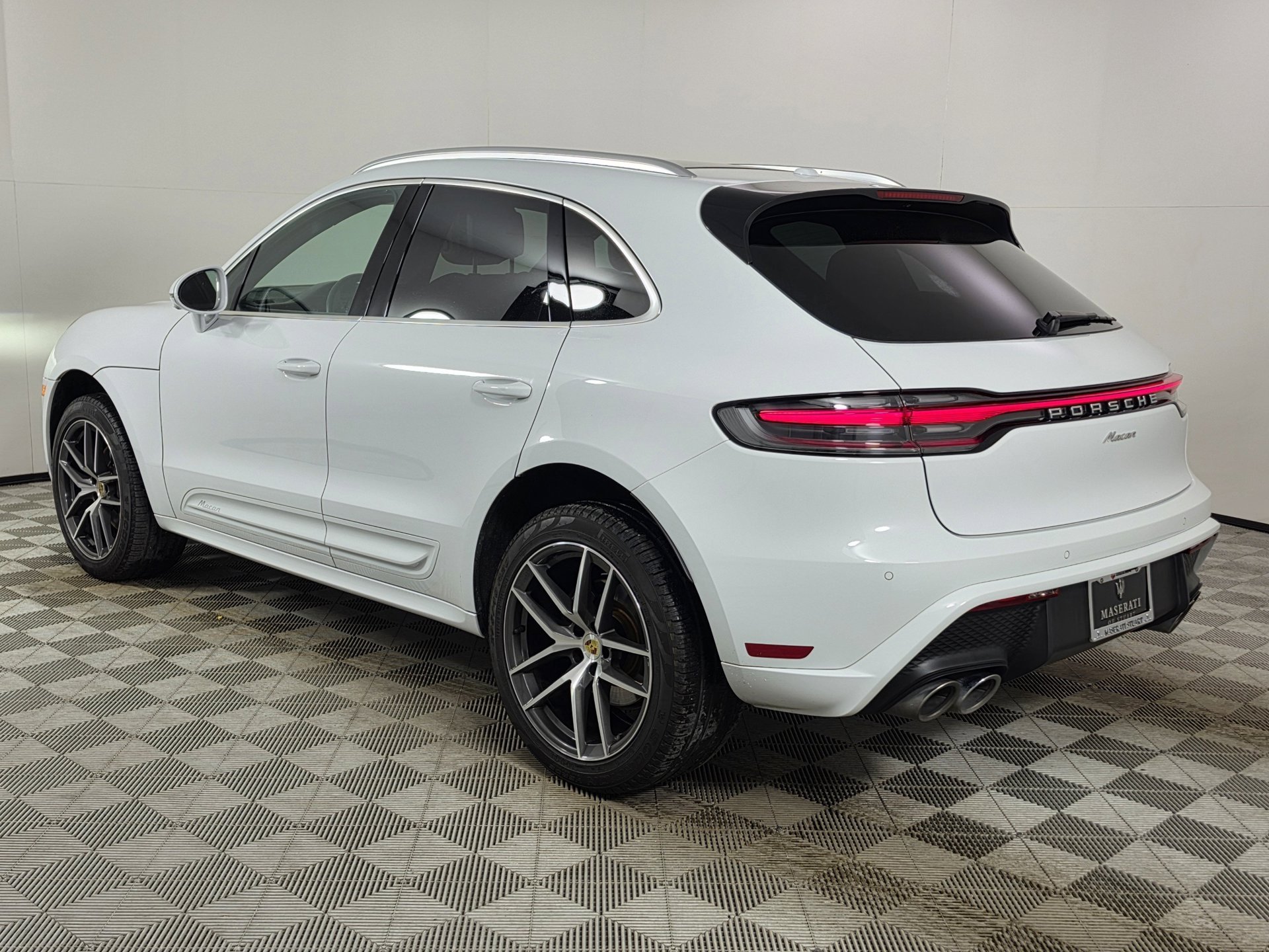 2025 Porsche Macan T - Photo 44