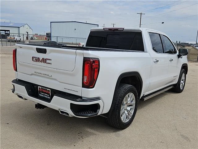 Used 2023 White Frost Tricoat GMC Denali 4x4 Crew Cab 6.6 ft. box 157 in. WB image 4