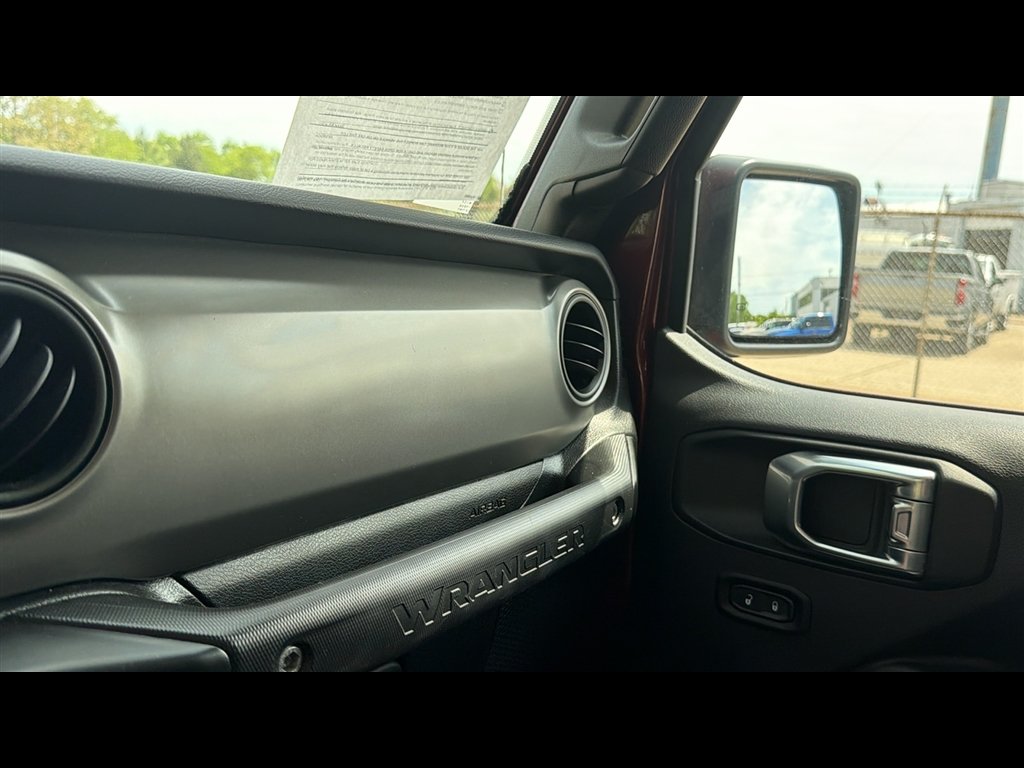 Used 2022  Jeep Unlimited Sport image 15