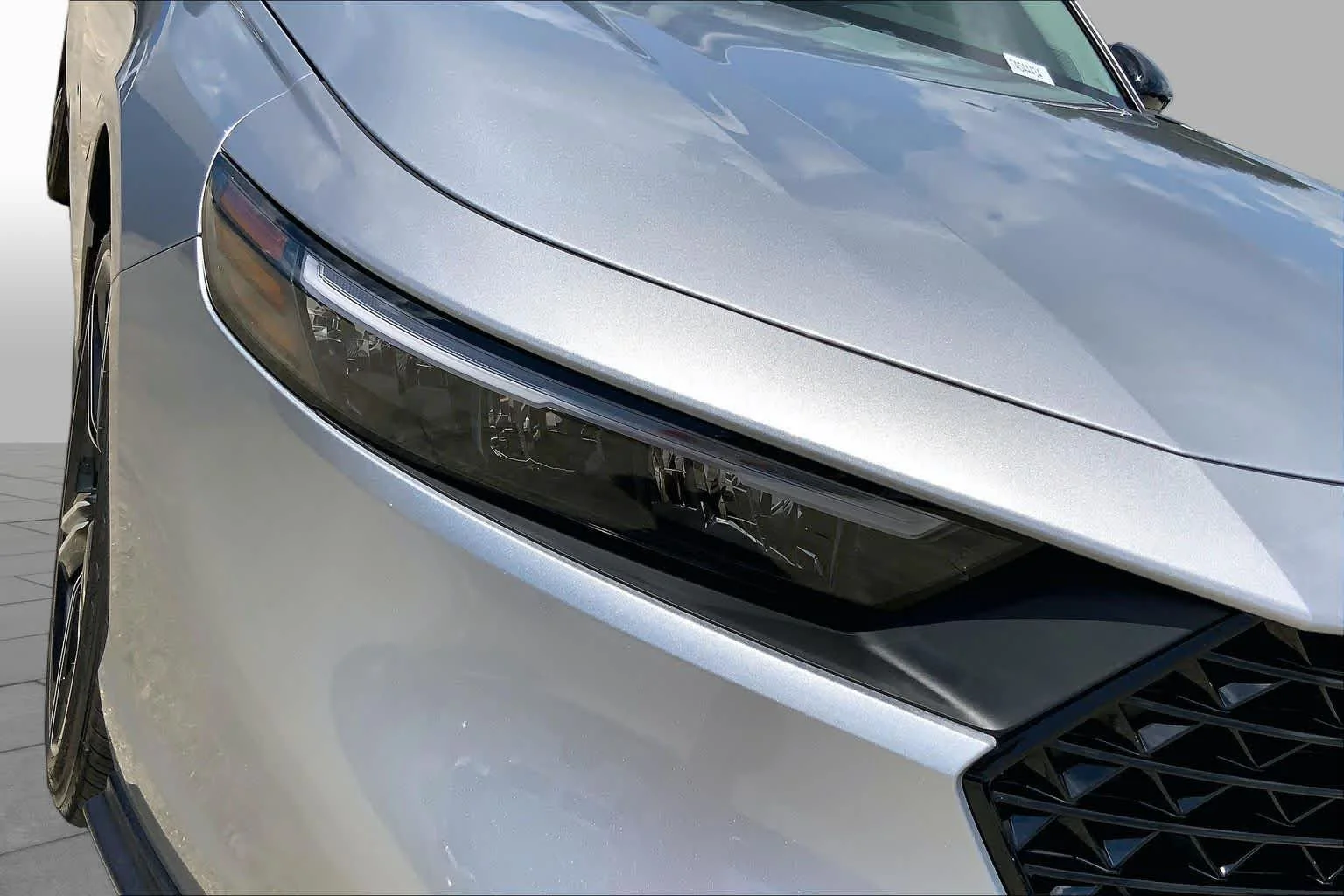 Used 2026 Solar Silver Metallic Honda SE image 27