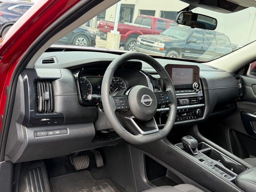 Used 2022 Scarlet Ember Nissan SV image 4