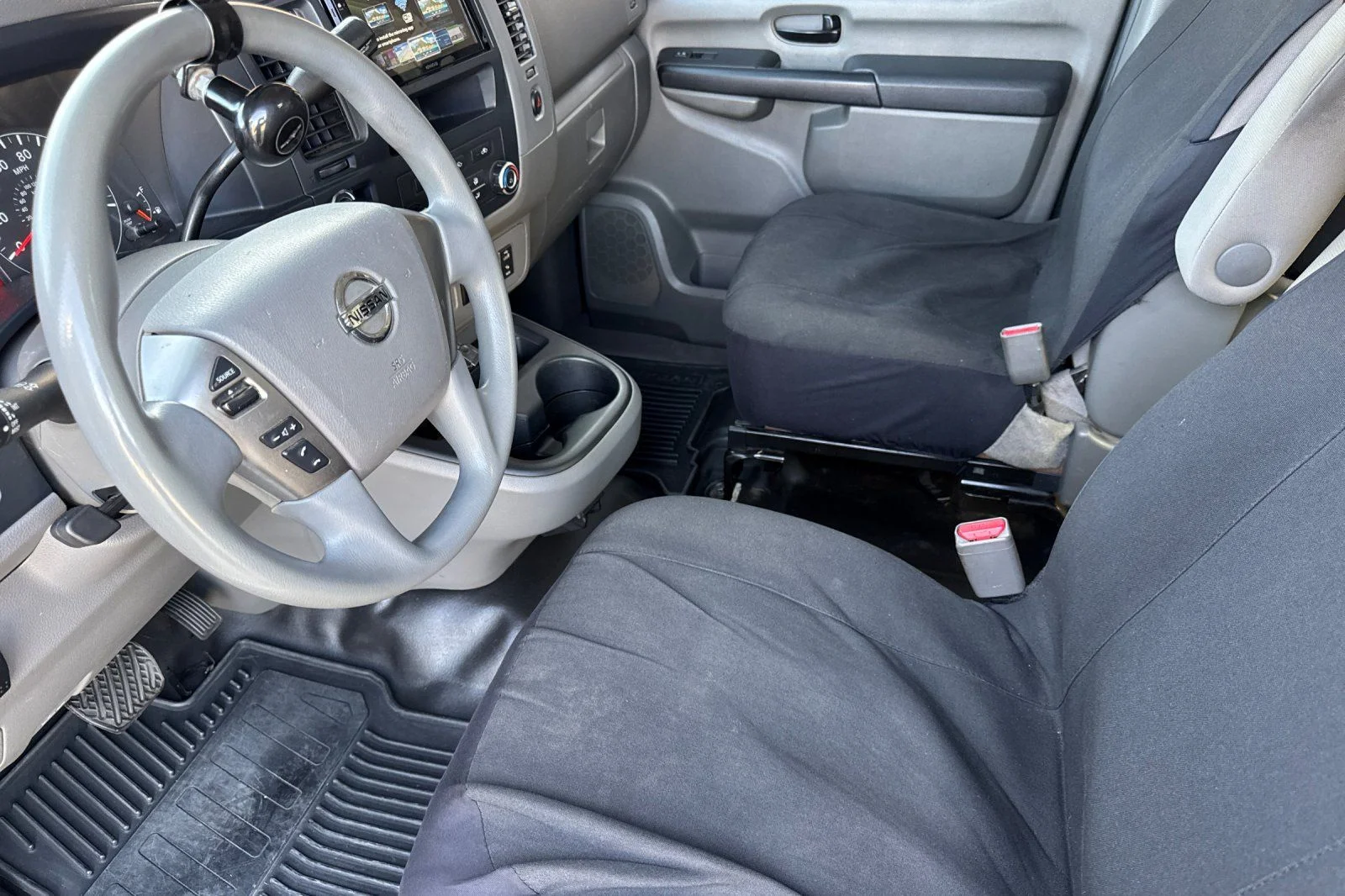 Used 2020 Glacier White Nissan S image 12