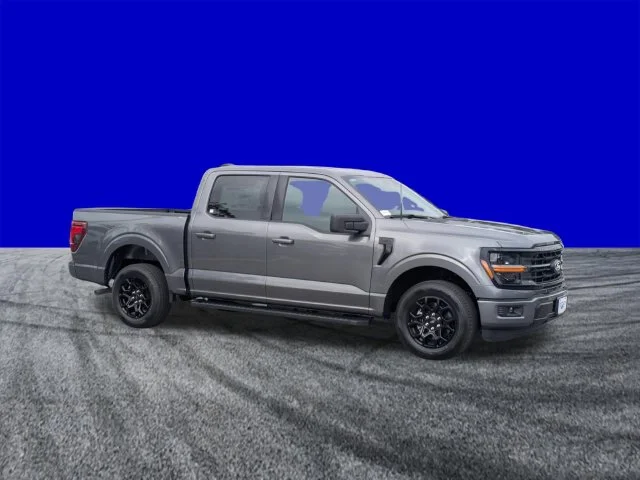New 2026 Gray Ford XLT image 2