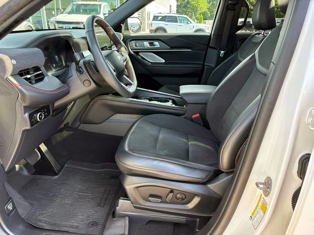 Used 2025 White Metallic Ford ST image 8