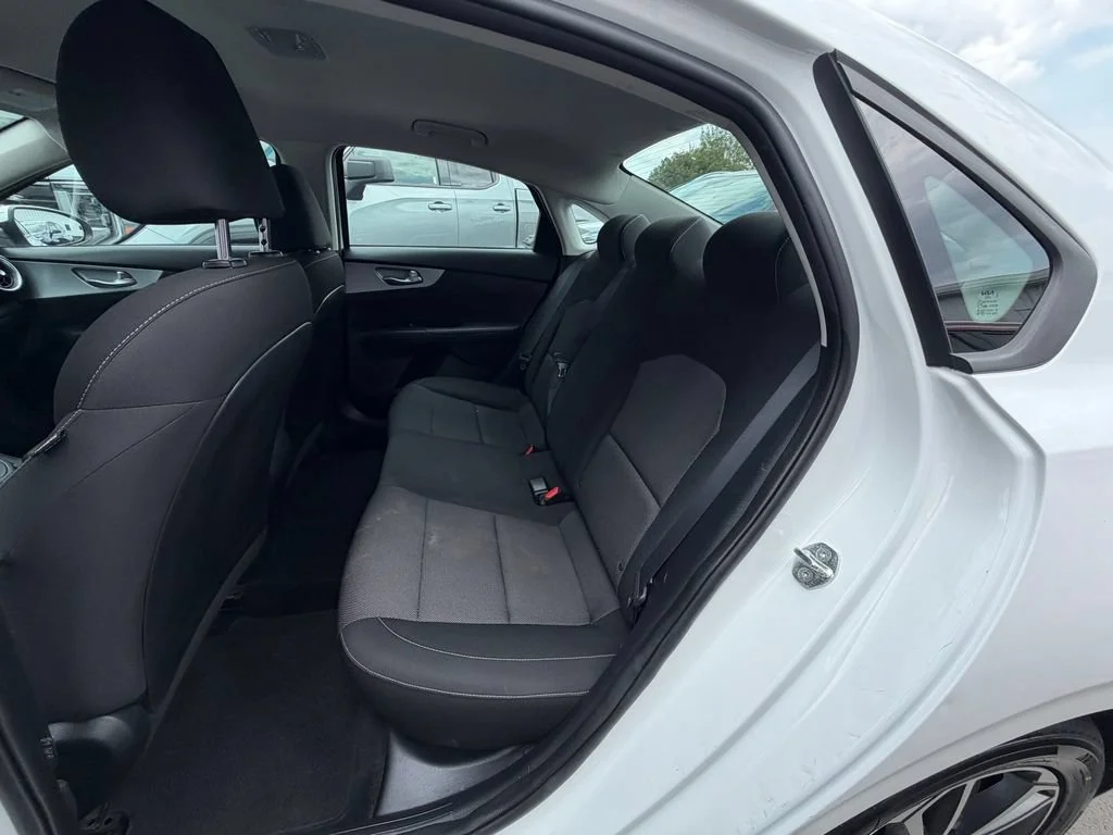 Used 2023 White Kia LXS image 10