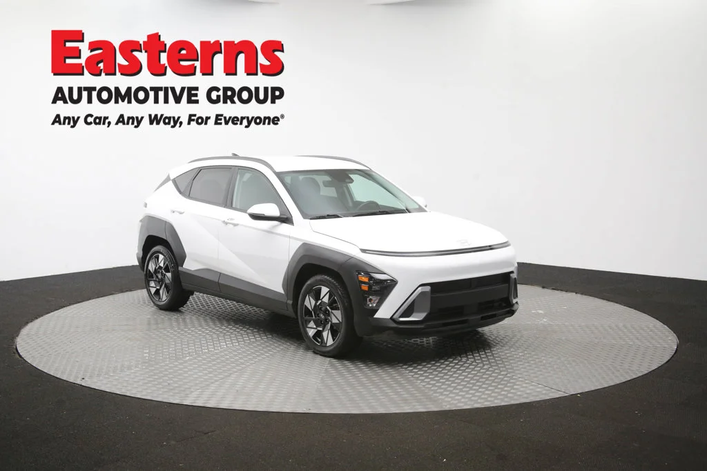 Used 2025 White Hyundai SEL image 51