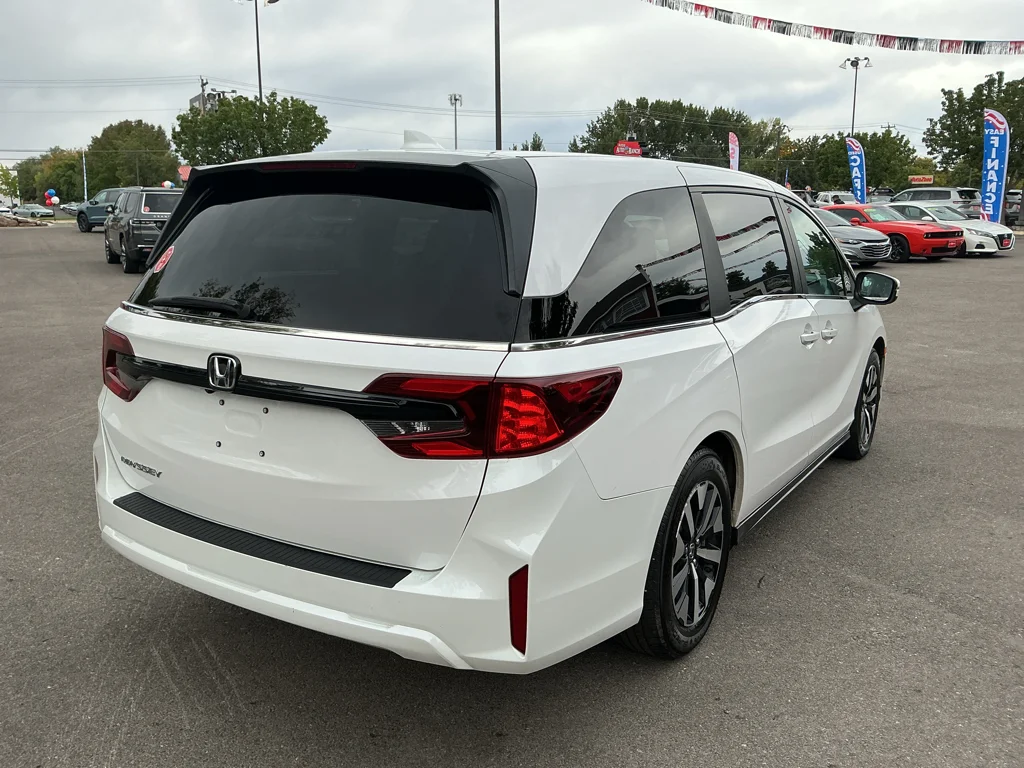 Used 2025 SOLAR SILVER METALLIC Honda EX-L image 3
