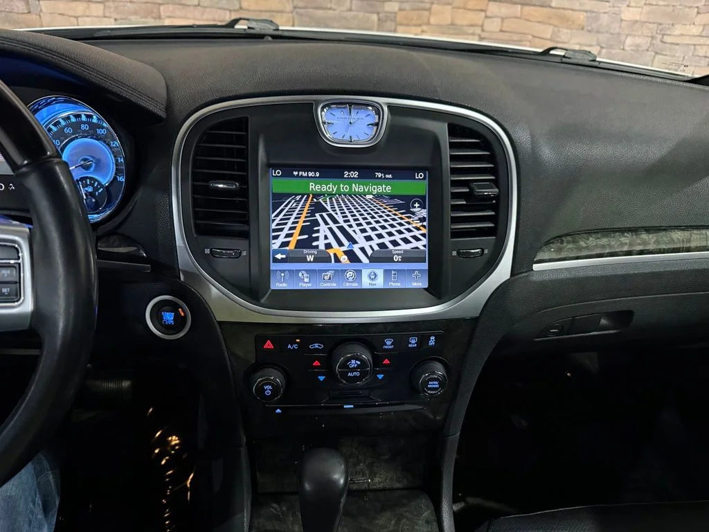 Used 2011 Ivory Chrysler Base image 19