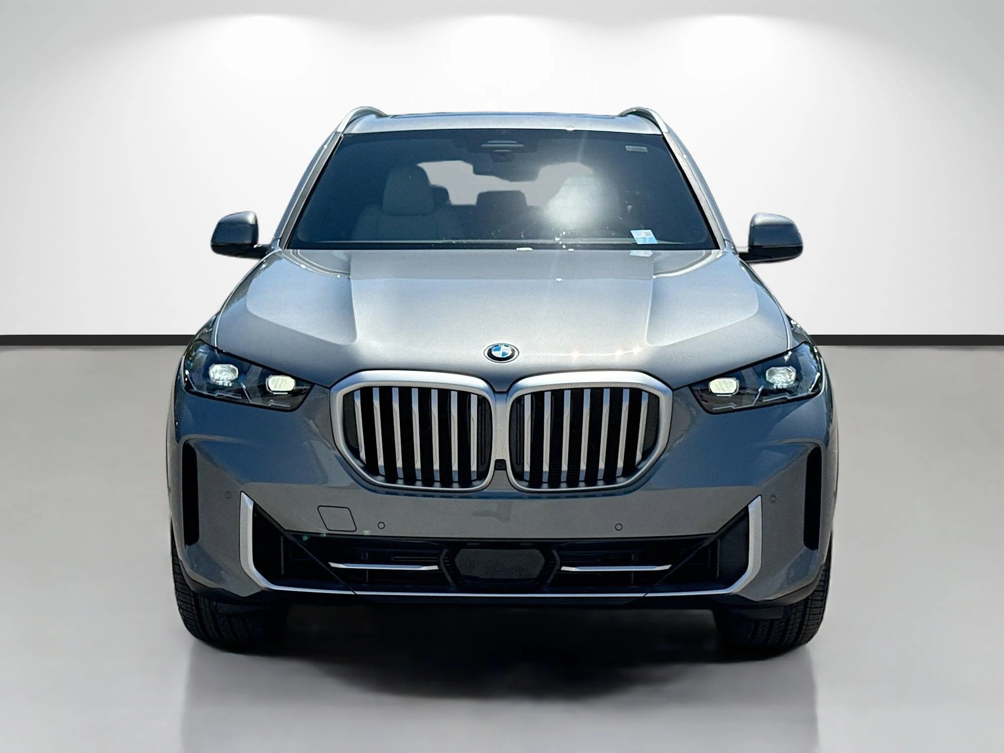 New 2026 Skyscraper Grey Metallic BMW sDrive40i image 8