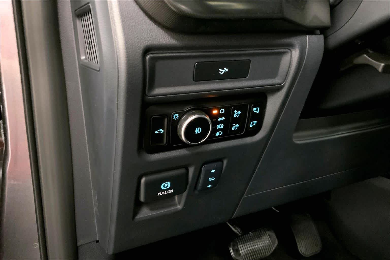 New 2026 Carbonized Gray Metallic Ford Lariat® image 17