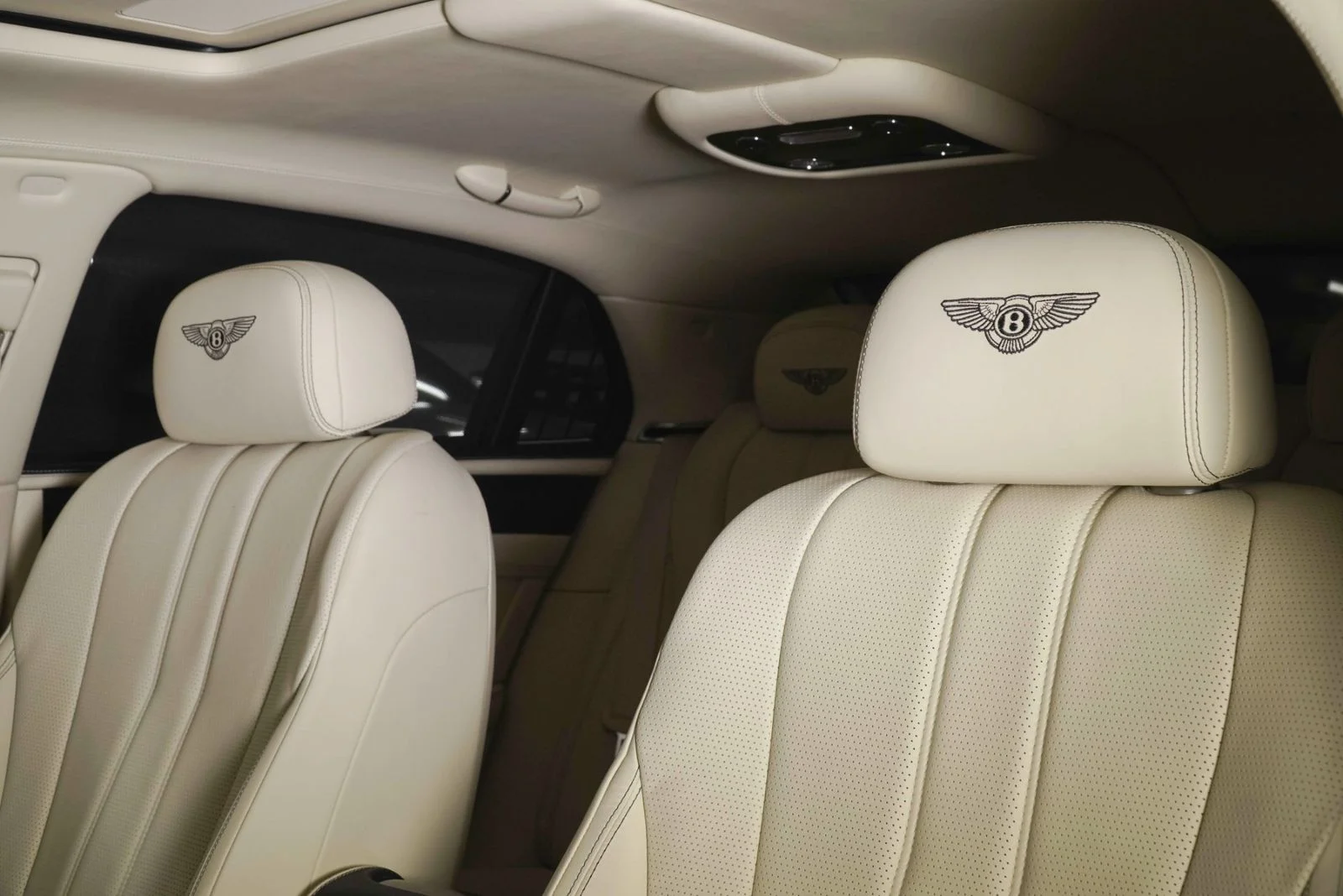 Used 2014  Bentley  image 19