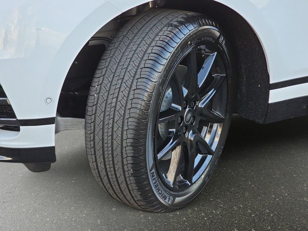 New 2026 Fuji White LAND ROVER Dynamic SE image 34
