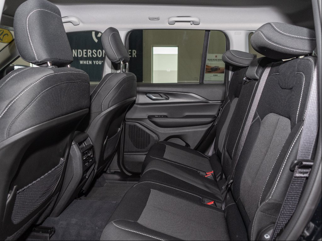 2023 Jeep Grand Cherokee Laredo - Photo 18