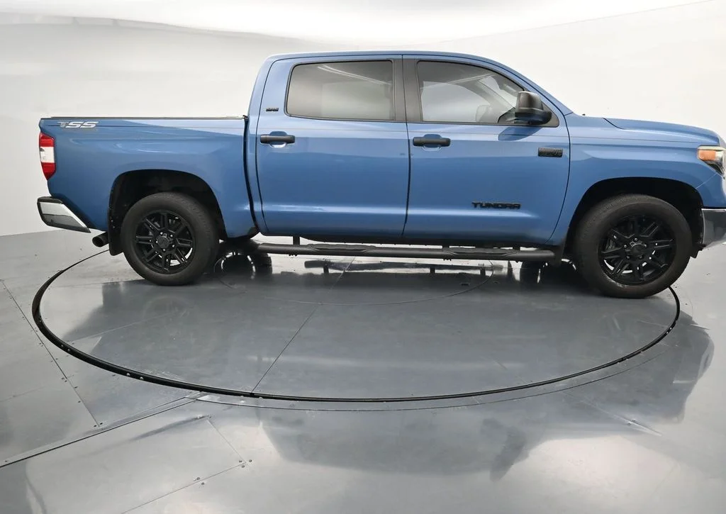 Used 2020 Blue Toyota SR5 image 8
