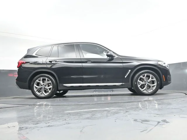Used 2022 Black BMW xDrive30i image 31