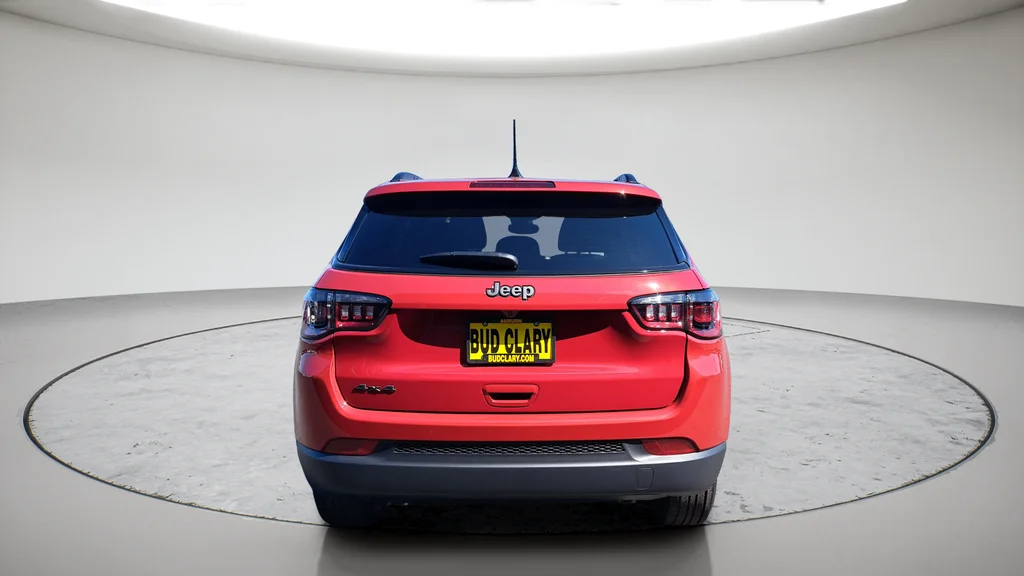 New 2026 Red Hot Pearlcoat Jeep Latitude image 4
