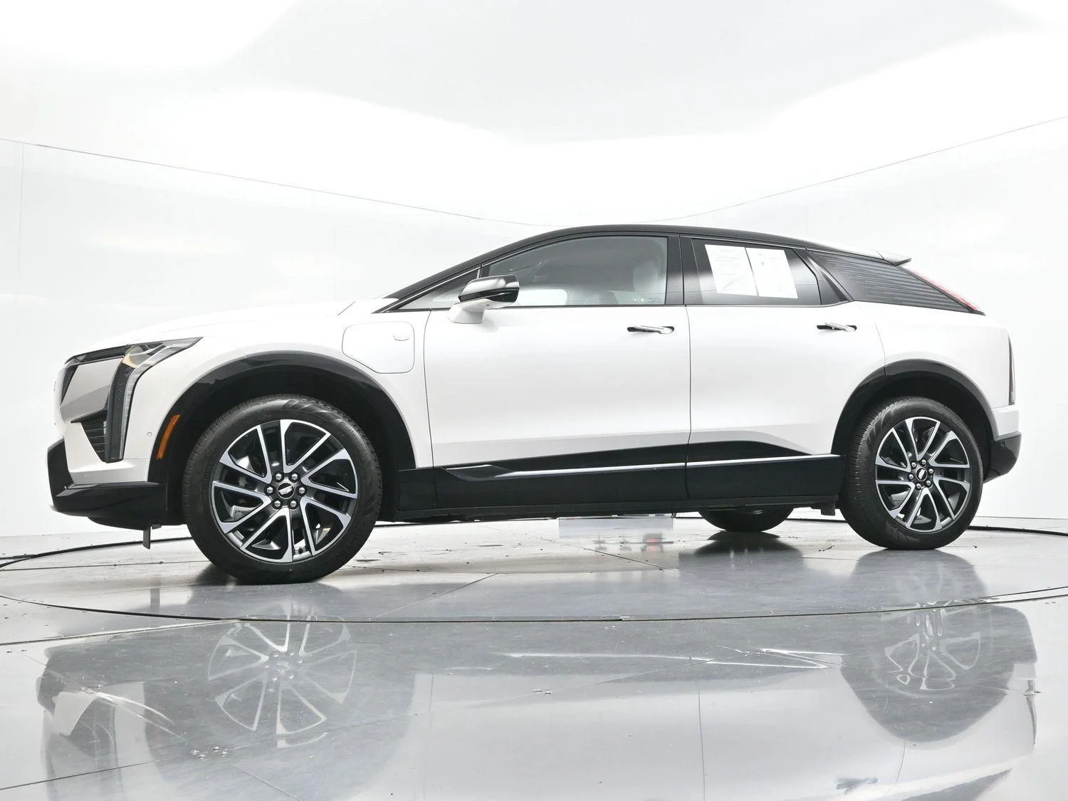 Used 2025 Crystal White Tricoat Cadillac Sport 1 image 50