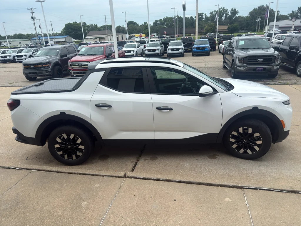 Used 2025 Atlas White Hyundai SEL Activity image 9