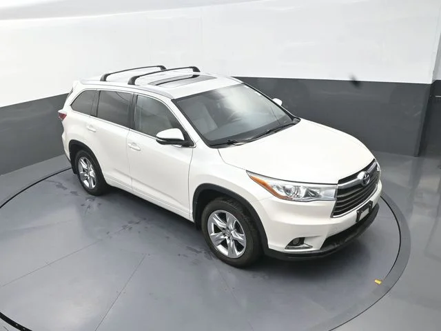 Used 2015 White Toyota Limited image 23
