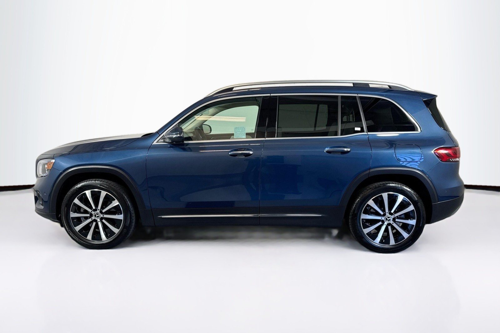 Certified Used 2022 Denim Blue Metallic Mercedes-Benz GLB 250 4MATIC® SUV image 8