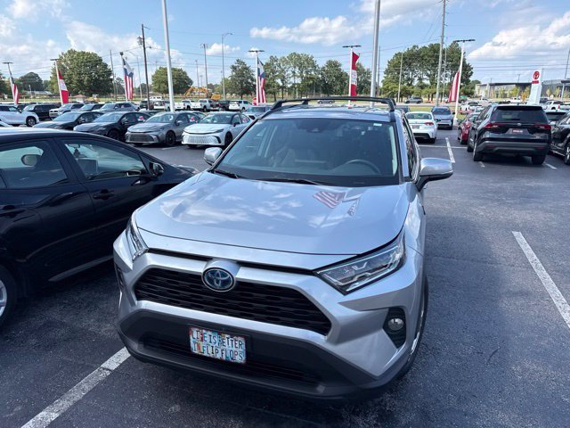 Used 2021 Silver Toyota XLE Premium image 4