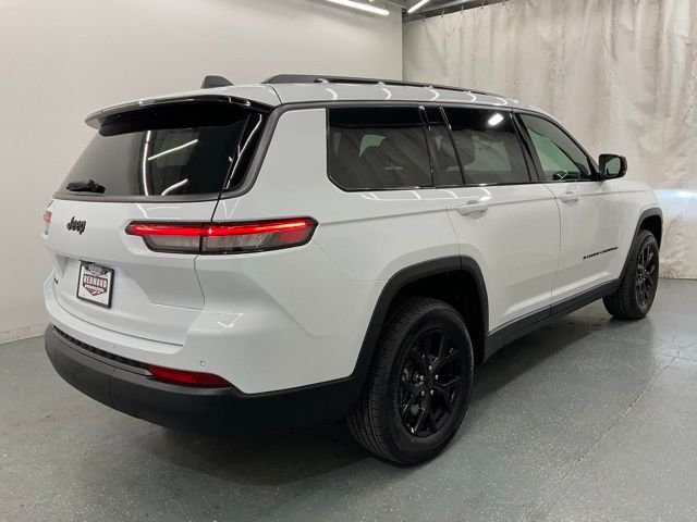 New 2026 Bright White Clear-Coat Exterior Paint Jeep Altitude image 7