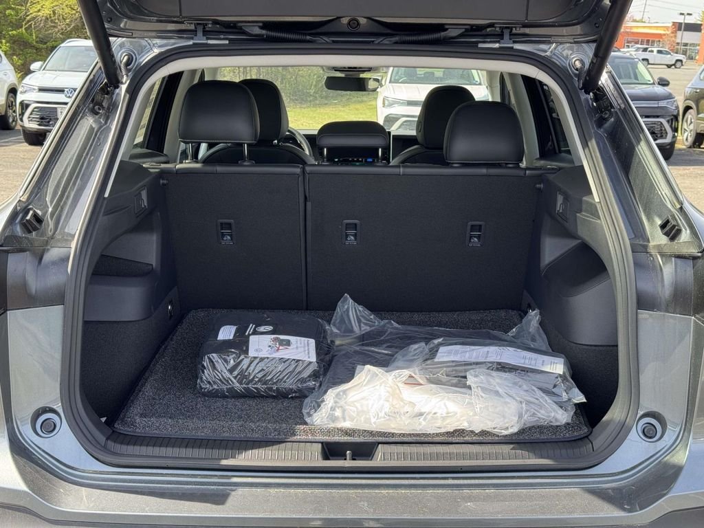 2025 Volkswagen Tiguan SE - Photo 30