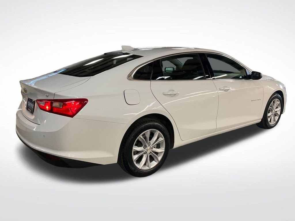 Used 2025 White Chevrolet LT image 5