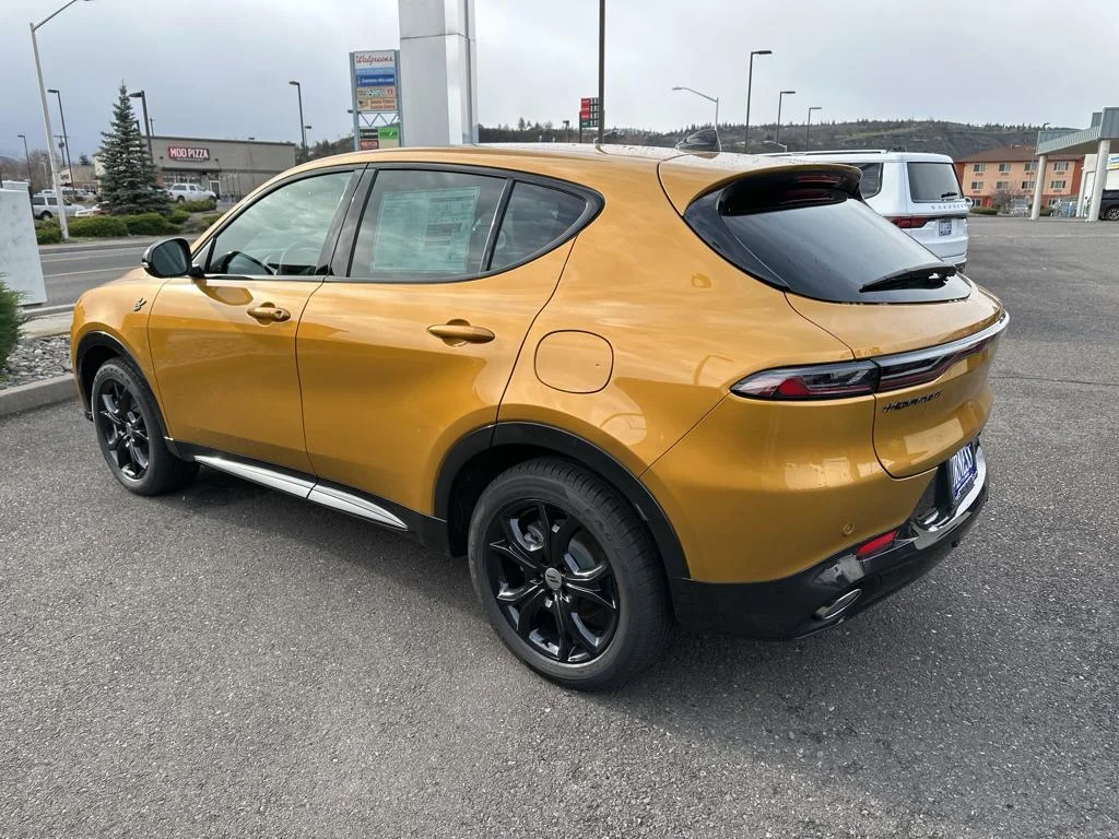 2024 Dodge Hornet R/T Plus - Photo 12