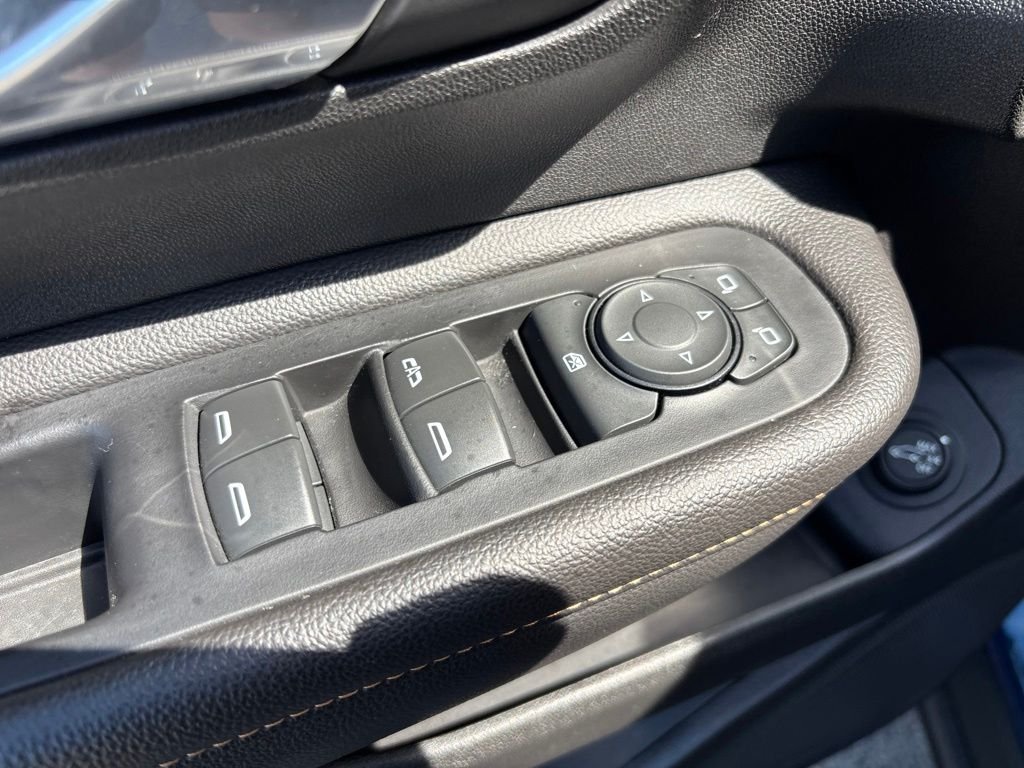 Used 2020 Blue GMC SLE image 18