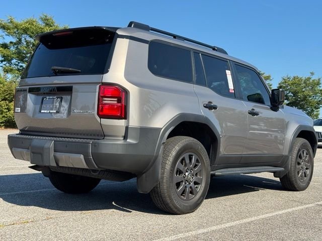 Used 2024  Toyota Base image 9