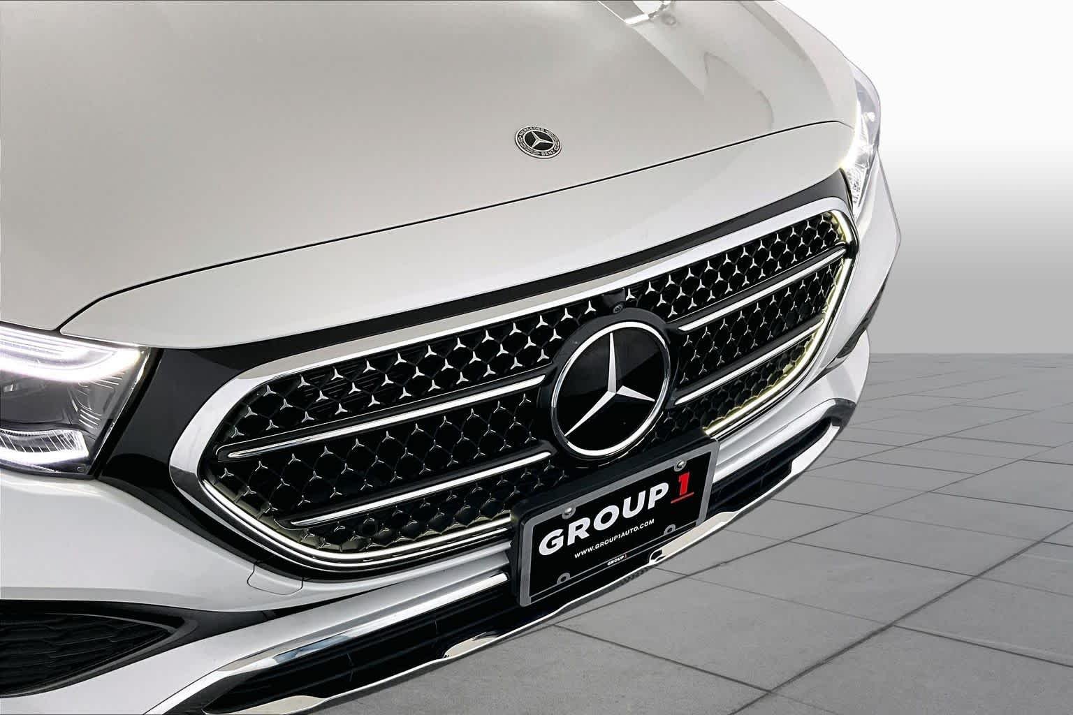 Certified Used 2024 MANUFAKTUR Moonlight White Metallic Mercedes-Benz E 450 image 29