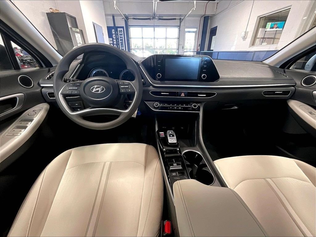 Certified Used 2023 Silver Hyundai SE image 21