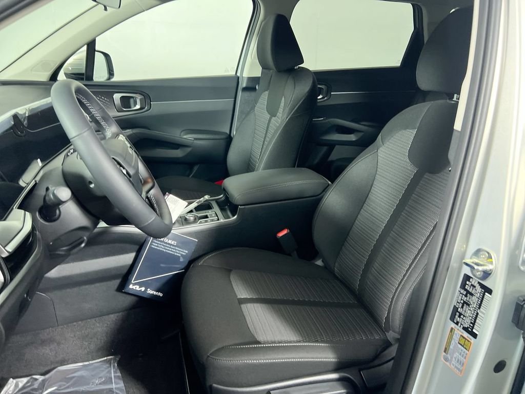 2026 Kia Sorento LX - Photo 13