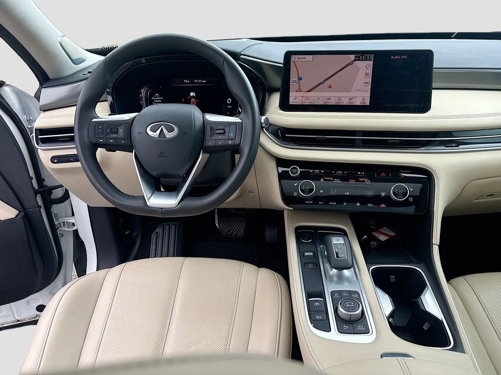 Used 2025 White INFINITI LUXE image 24