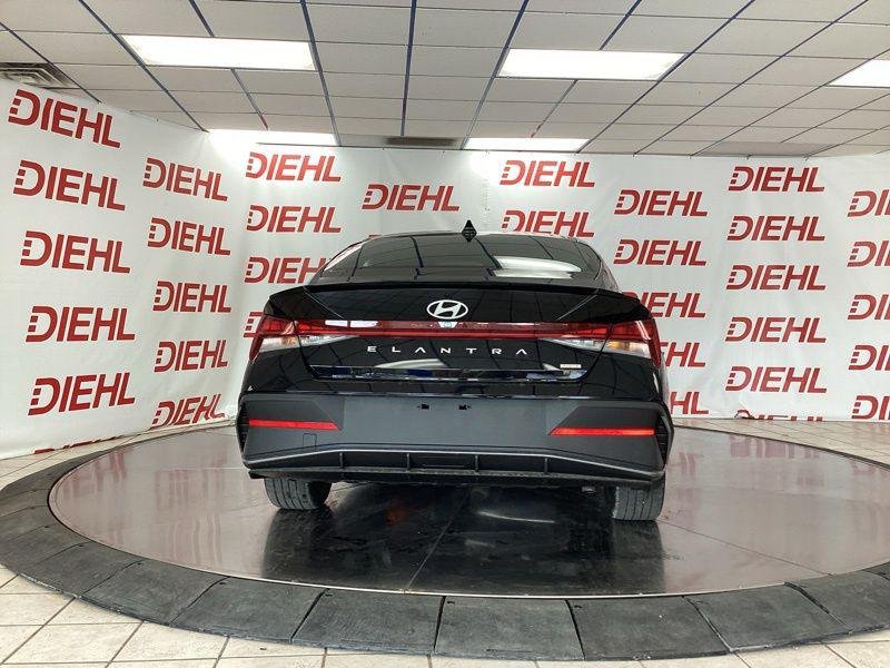 New 2026 Black Hyundai SEL Sport image 6